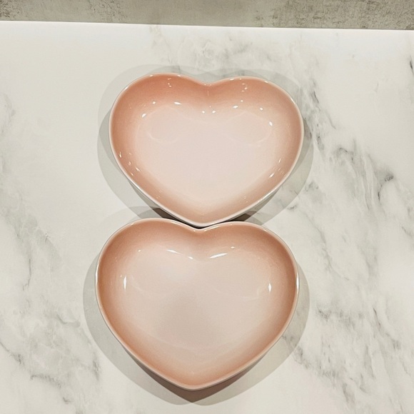Le Creuset Heart Curved Dish Set of 2 - Picture 5 of 5